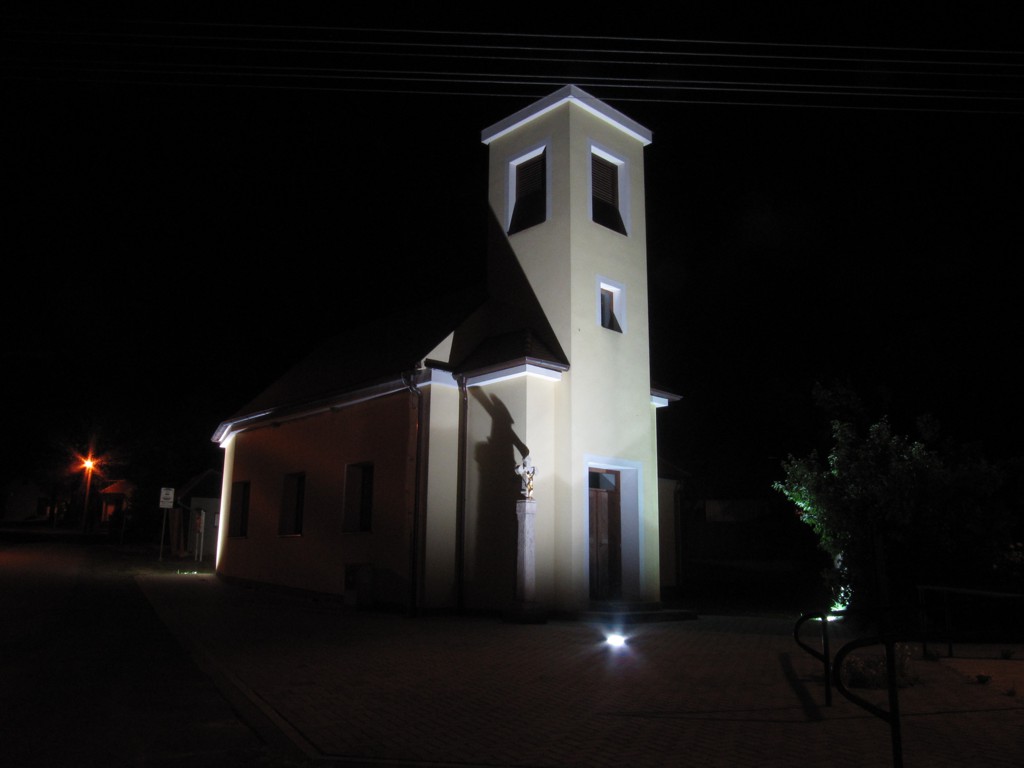 Kaplička v noci
